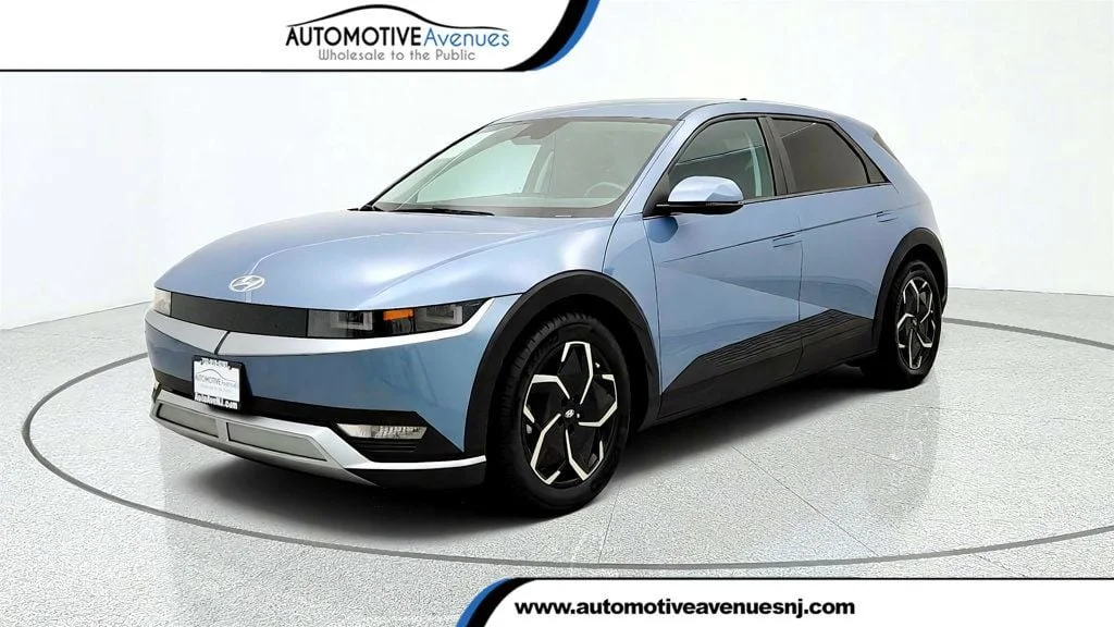 Used 2023 Lucid Blue Hyundai SE AWD image 1