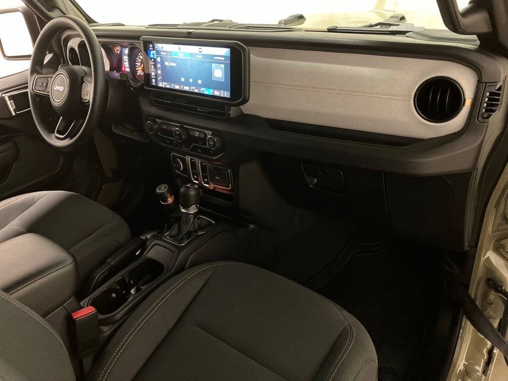 Used 2025 41 Jeep Sport image 15