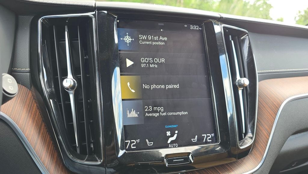 Used 2020 White Volvo T5 Inscription image 31