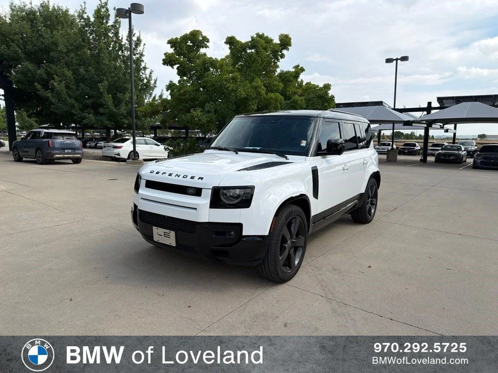 Used 2025 Fuji White Land Rover X-Dynamic SE image 1