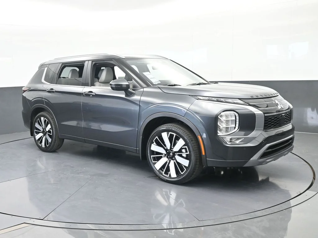 New 2026 Gray Mitsubishi SEL image 8