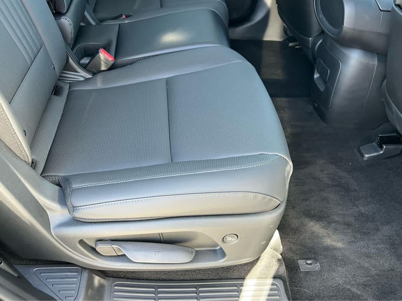 New 2026 Classy Blue Pearl Hyundai SEL 8P image 22