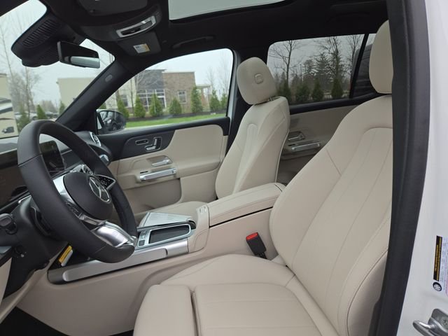 New 2026 Polar White Mercedes-Benz GLB250 image 24