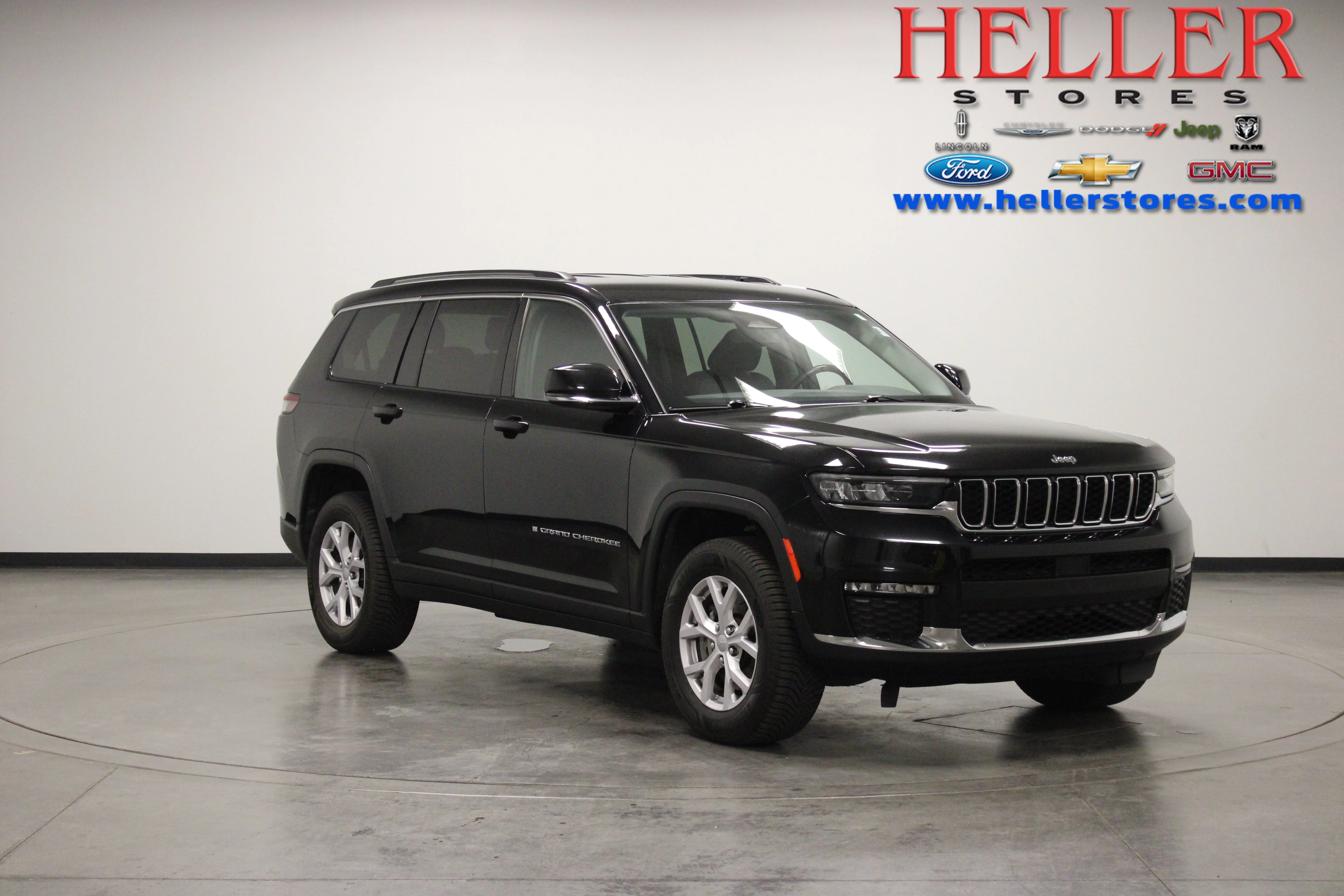 Used 2022 Diamond Black Crystal Pearlcoat Jeep Limited image 1