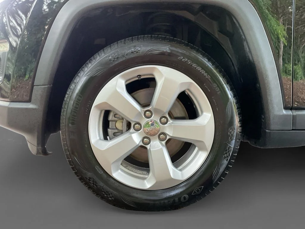 Used 2021 Black Jeep Latitude image 15