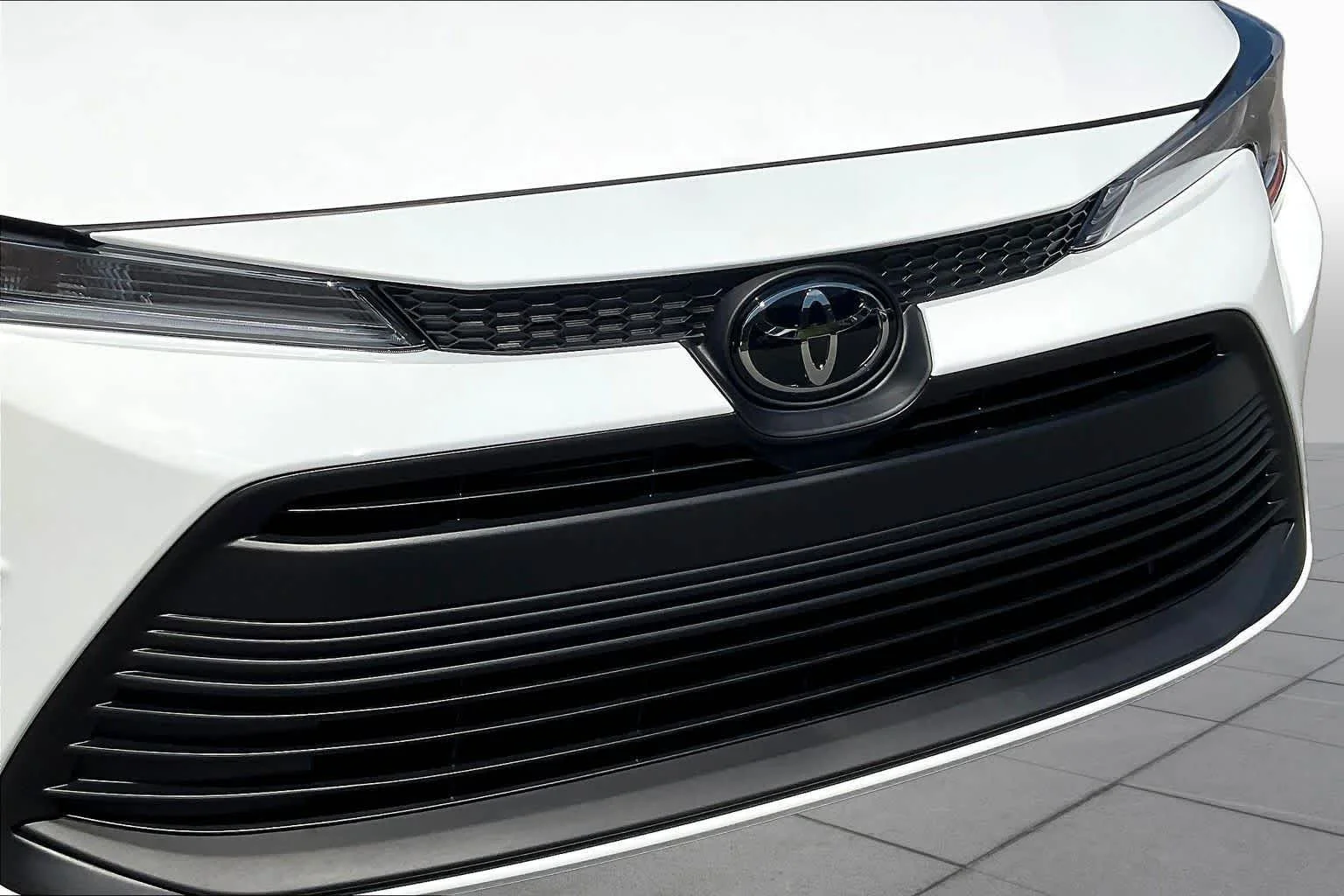 Used 2026 Ice Cap Toyota LE image 29