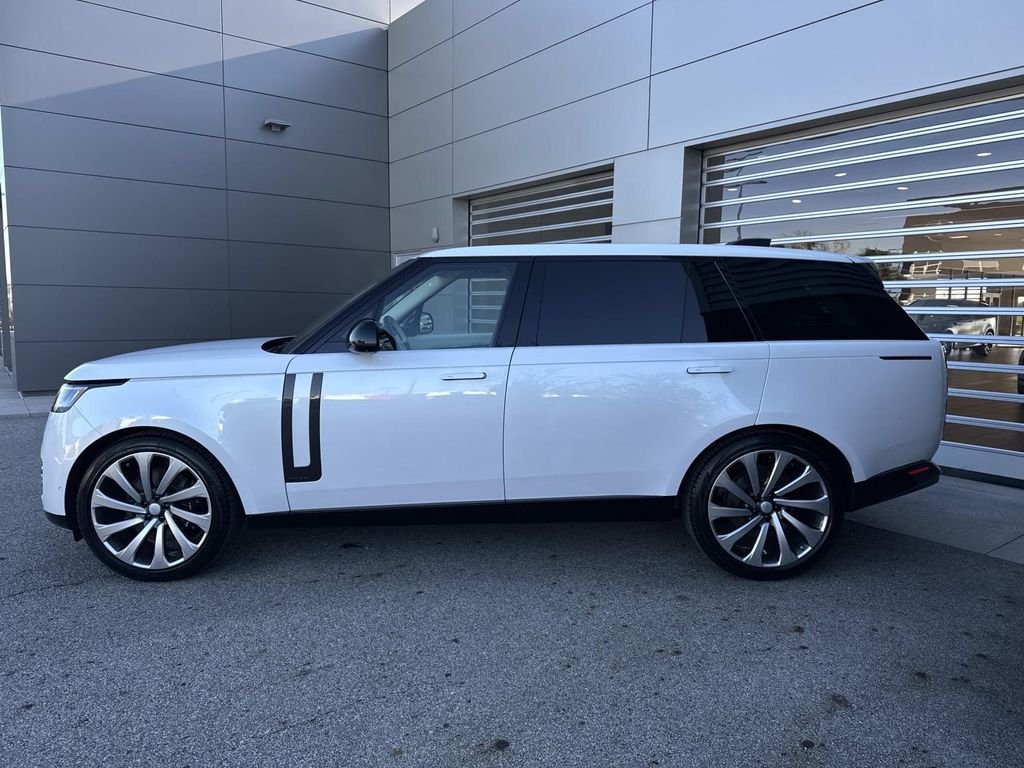Certified Used 2024 Icy White SV Bespoke Special Effect Gloss Land Rover Autobiography image 4