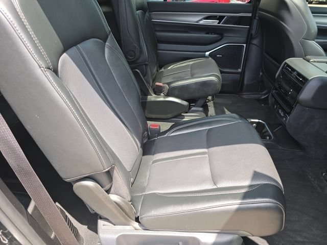Used 2025 Diamond Black Crystal Pearlcoat Jeep Series II image 35