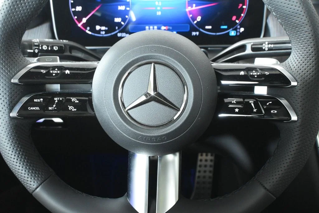 New 2026 Silver Mercedes-Benz GLC 300 image 18