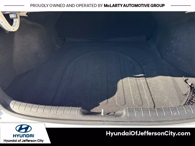 Used 2025 White Hyundai Blue image 17