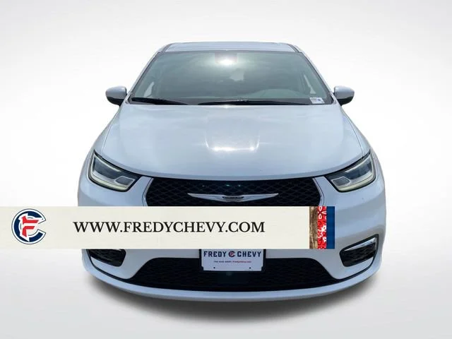 Used 2023 White Chrysler Touring L image 8
