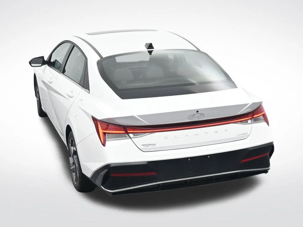 Used 2025 White Hyundai Limited image 28