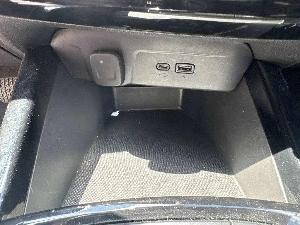 Used 2025 White Chevrolet LT image 36