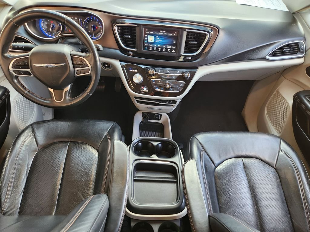 Used 2018 Billet Silver Metallic Clearcoat Chrysler Touring L image 28