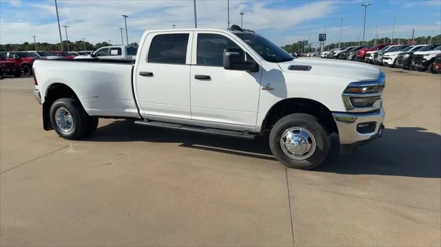 New 2026 Bright White Clear-Coat Exterior Paint RAM Tradesman image 2