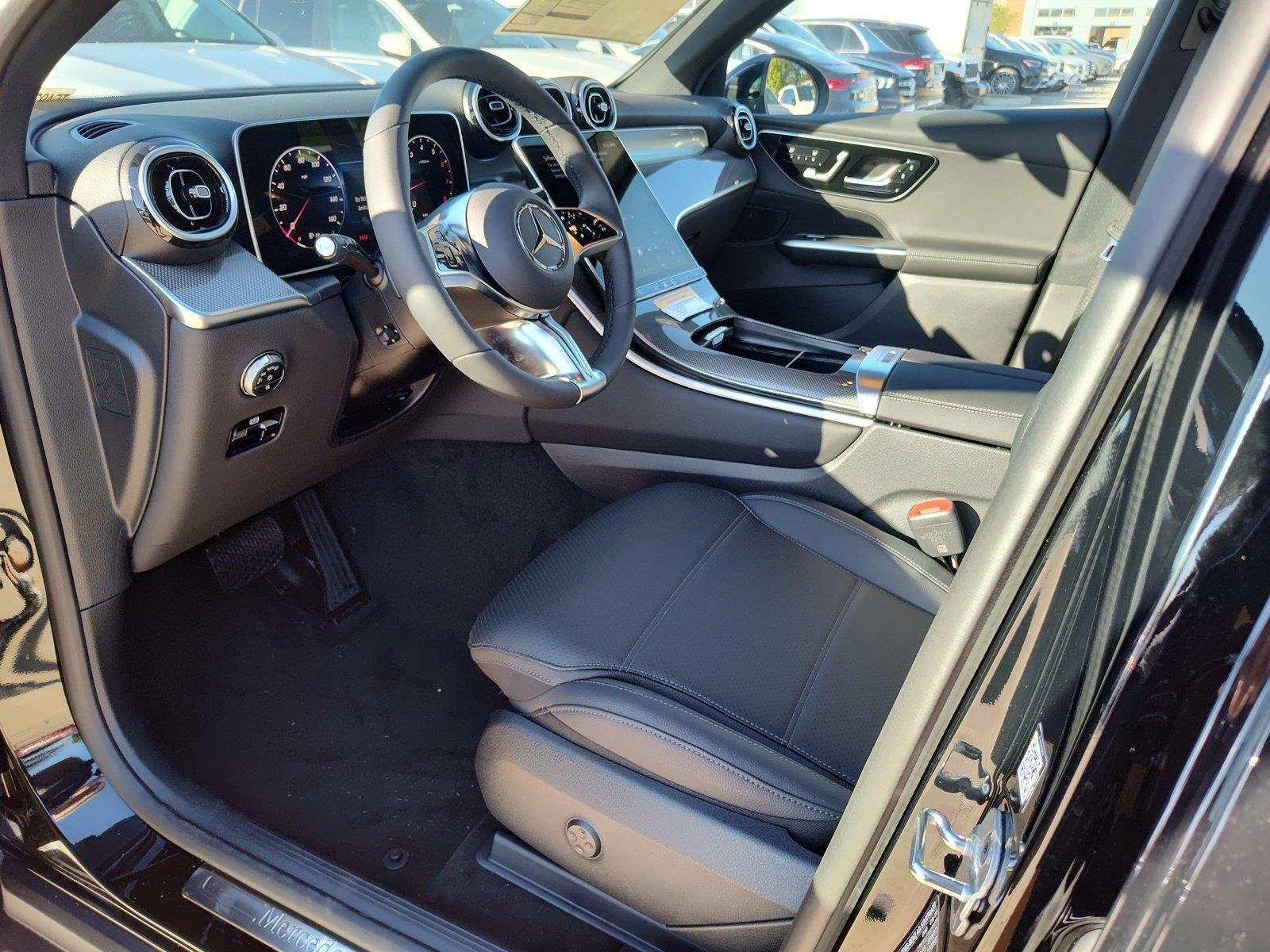 Used 2026 Black Mercedes-Benz GLC 300 image 2