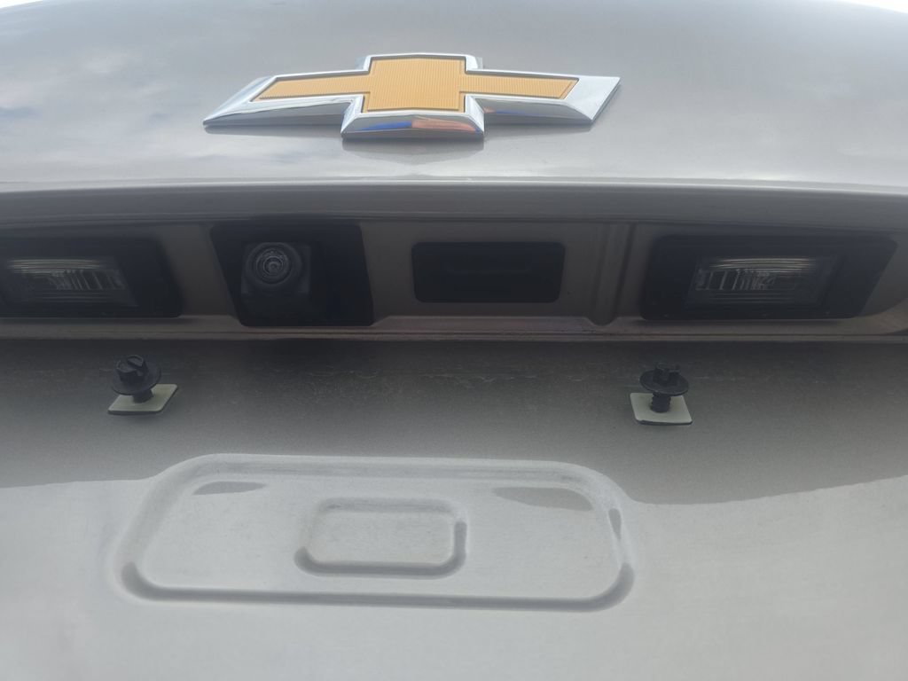 Used 2022 MINERAL GRAY METALLIC Chevrolet LT image 25
