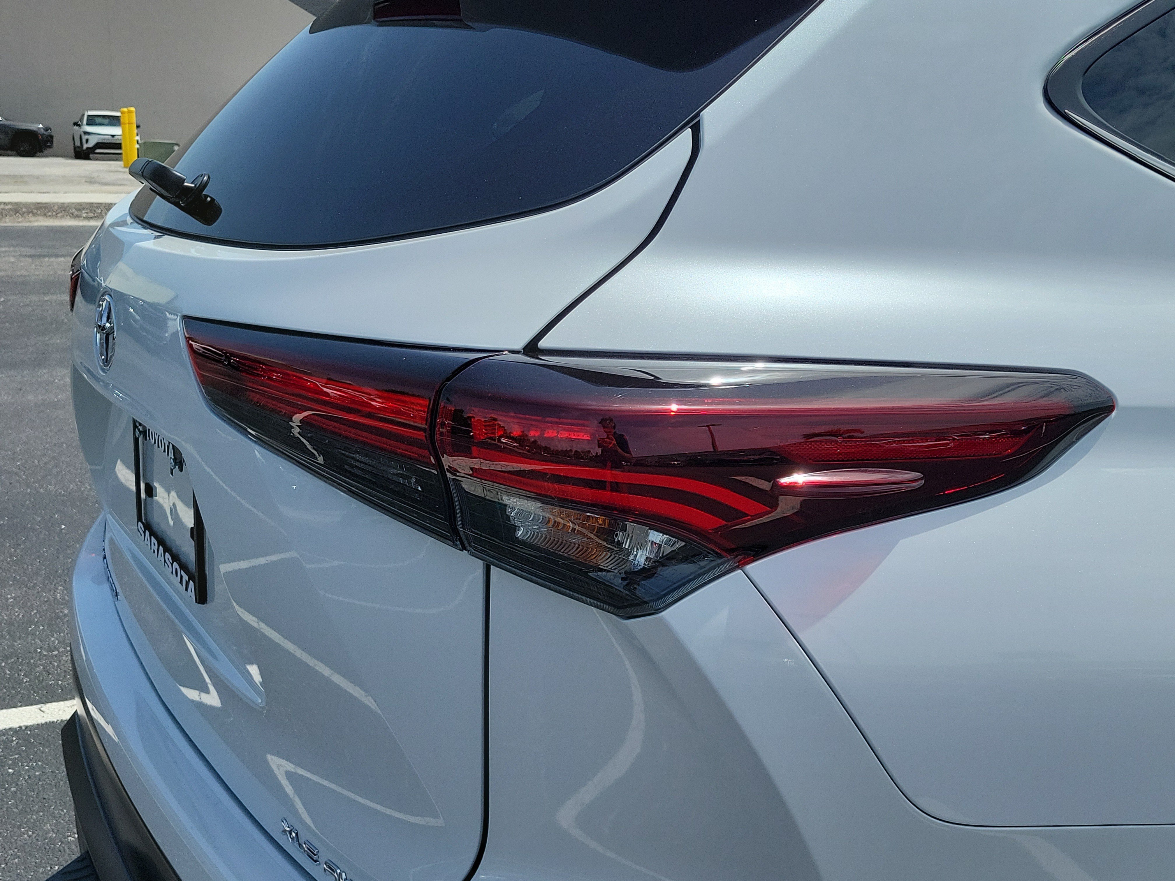 Used 2025 Pearl Toyota XLE image 10