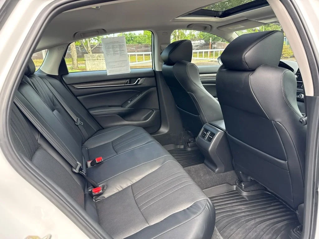 Used 2018 Platinum White Pearl Honda Touring image 24