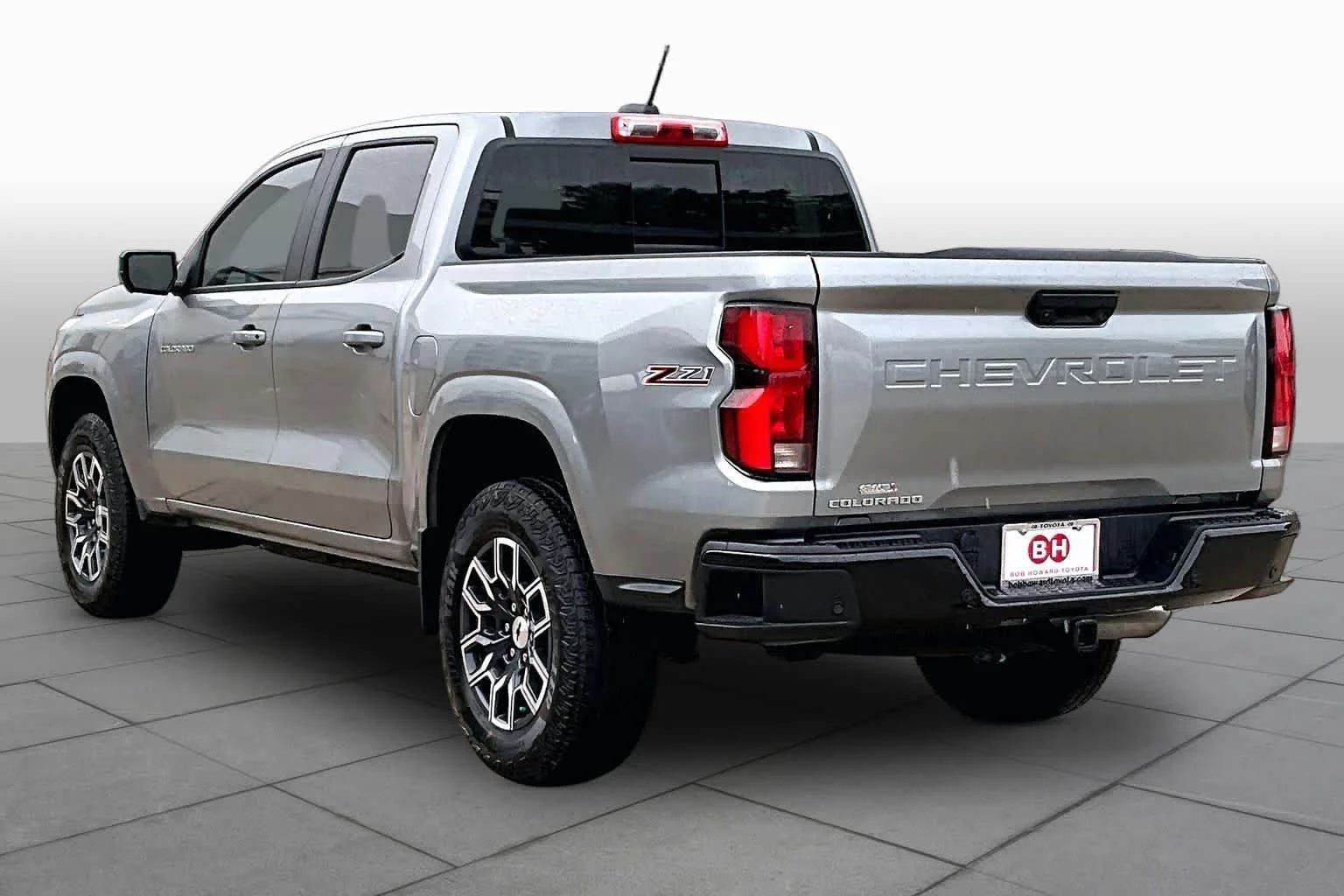 Used 2024 Sterling Gray Metallic Chevrolet 4WD Z71 image 12