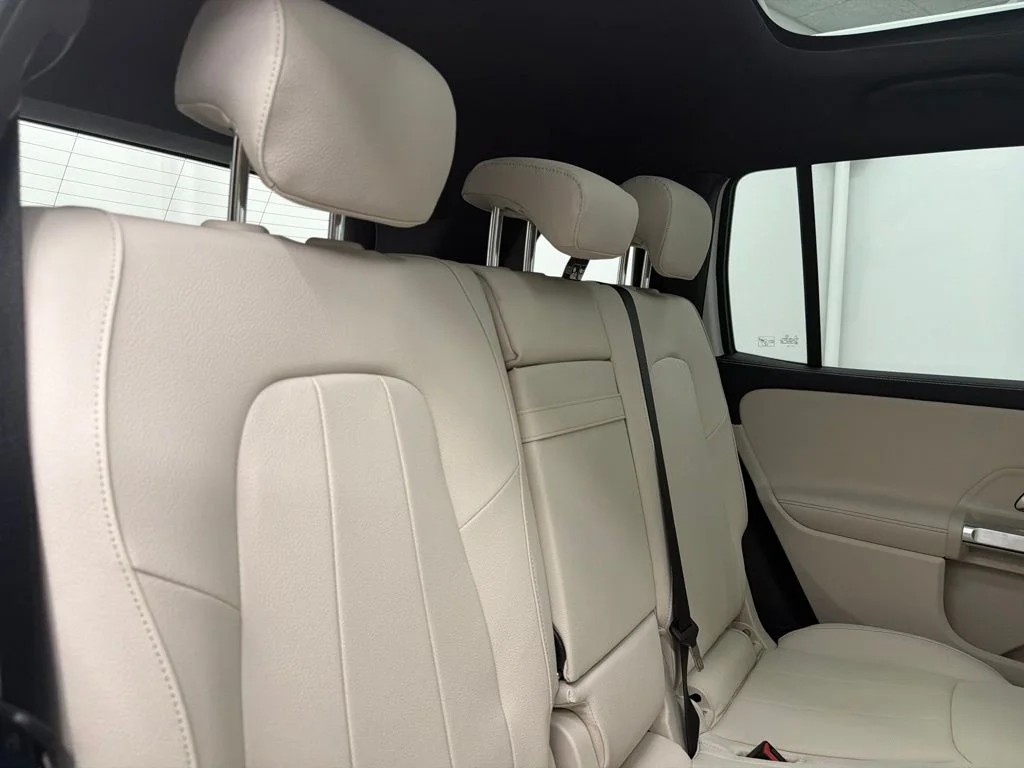 New 2026 White Mercedes-Benz GLB 250 image 24