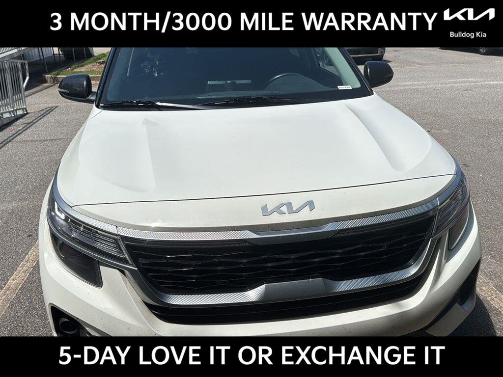 Used 2022 Clear White/Black Roof Kia S image 2