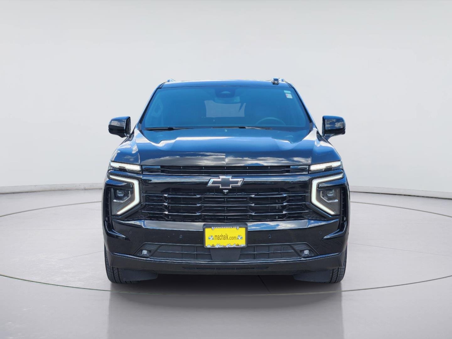 2025 Chevrolet Suburban photo 2 of 35