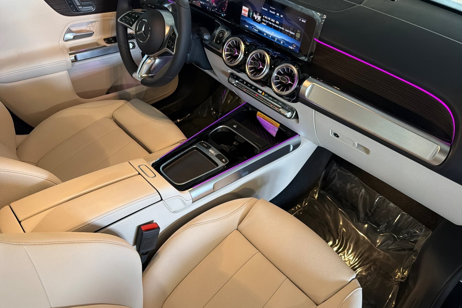 New 2026 Polar White Mercedes-Benz GLB 250 SUV image 15
