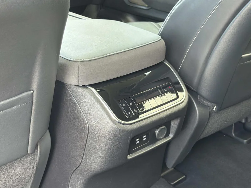 Used 2025 MINERAL BLACK INFINITI SENSORY image 28