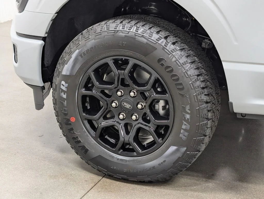 New 2026 White Ford XLT image 2