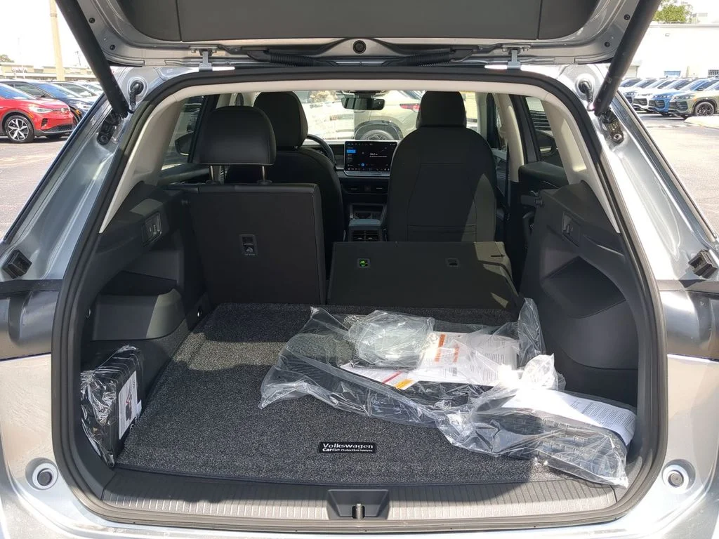 New 2026 Silver Volkswagen 2.0T SE image 9