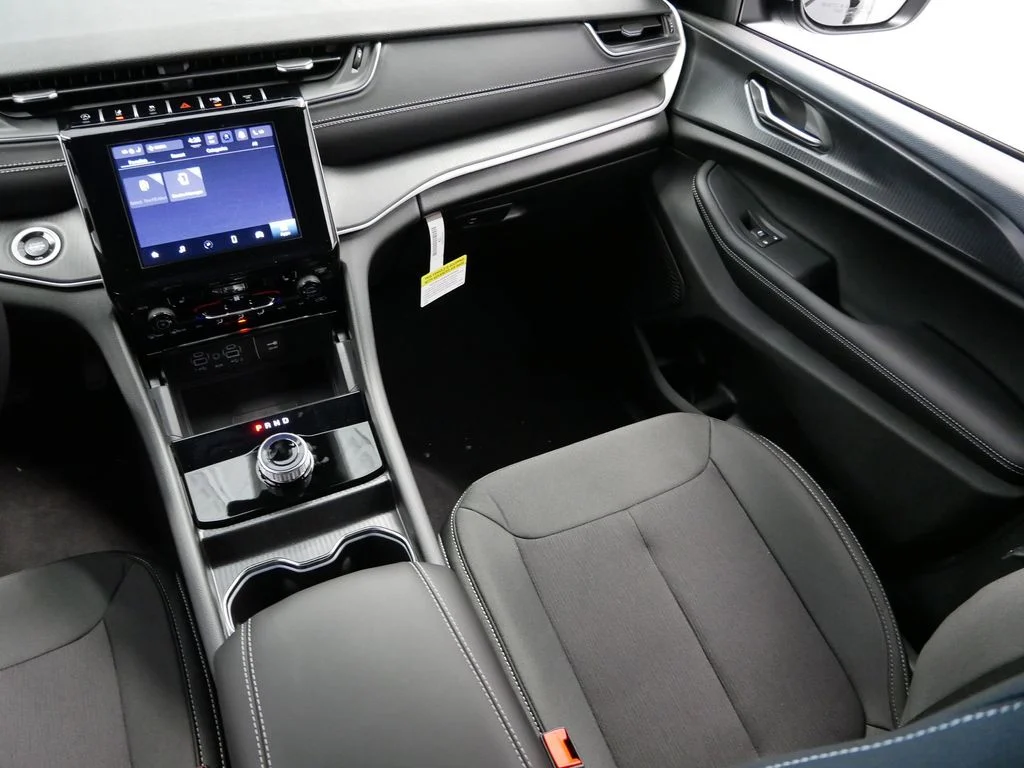 2025 Jeep Grand Cherokee Laredo - Photo 19