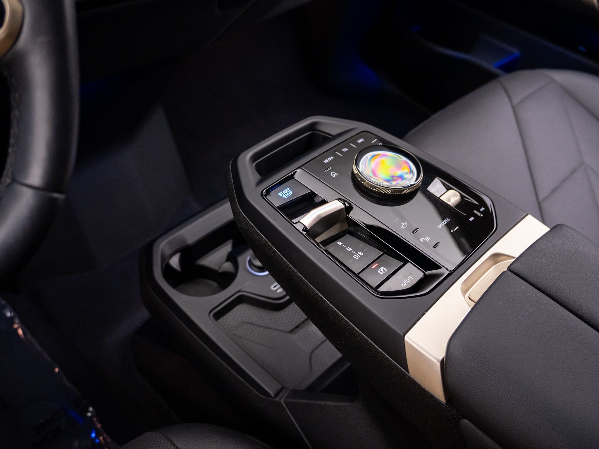 Used 2024 Gray BMW xDrive50 image 13