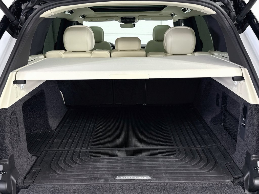 Certified Used 2025 Fuji White Land Rover SE image 27