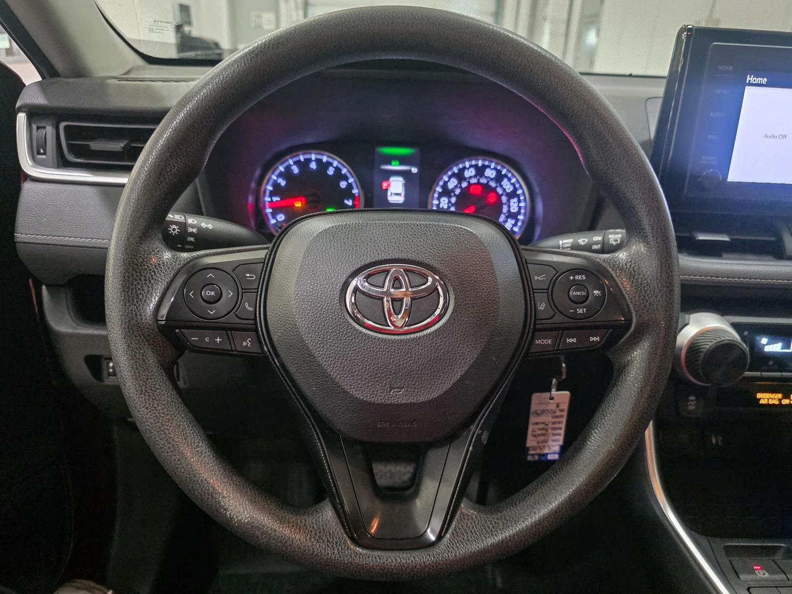 Certified Used 2019 Pearl Toyota LE image 30