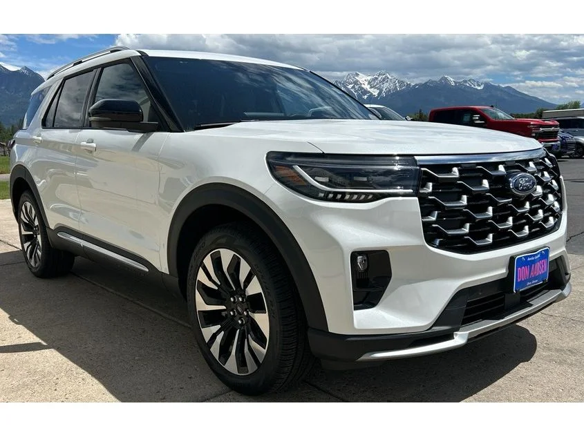 New 2026 Star White Metallic Tri-Coat Ford Platinum™ image 1