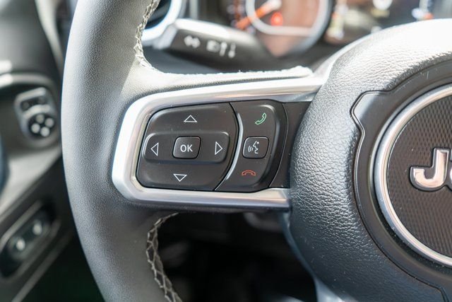 Used 2025  Jeep Sahara image 20