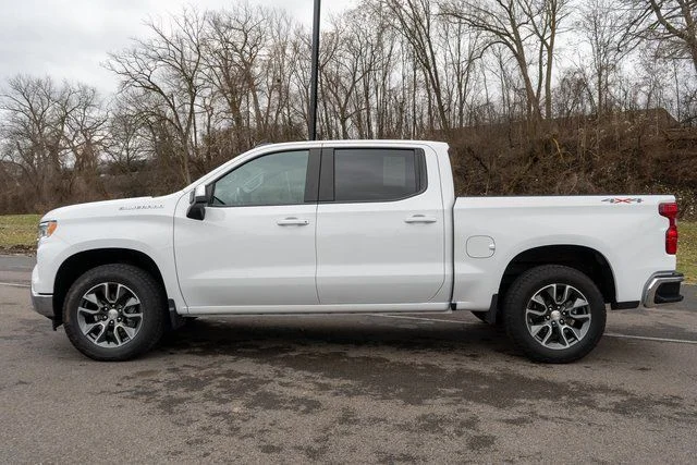 Used 2023 White Chevrolet LT image 9