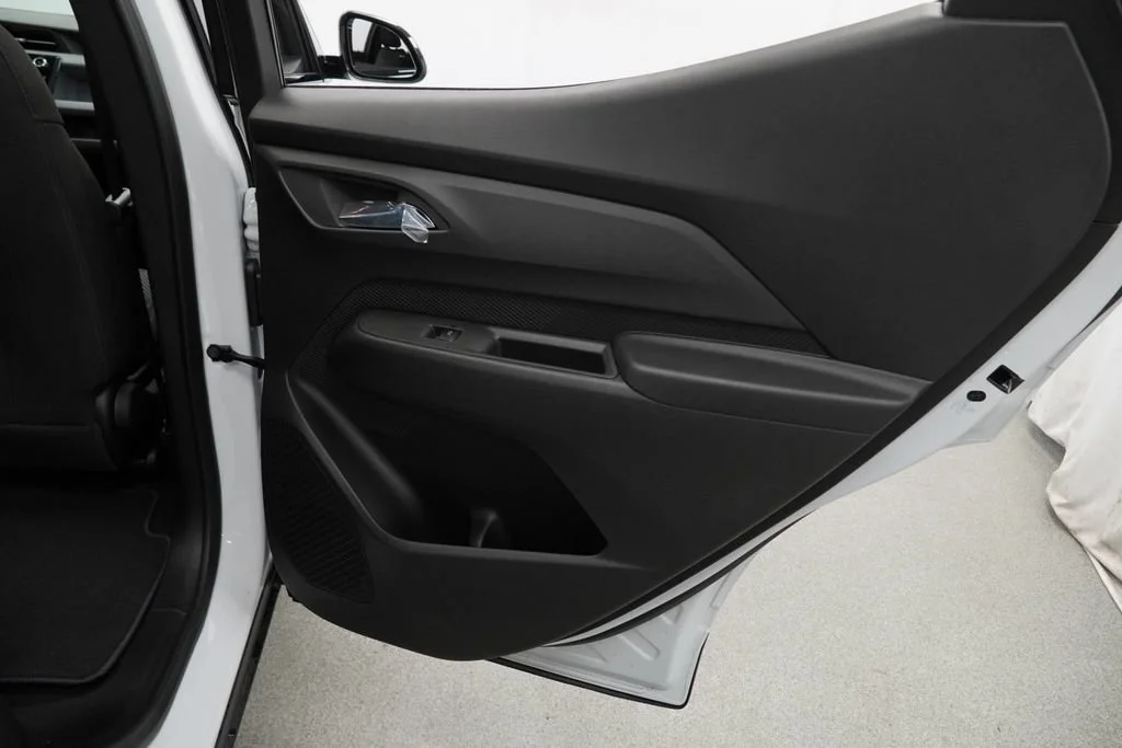 New 2027 Summit White Chevrolet LT image 25