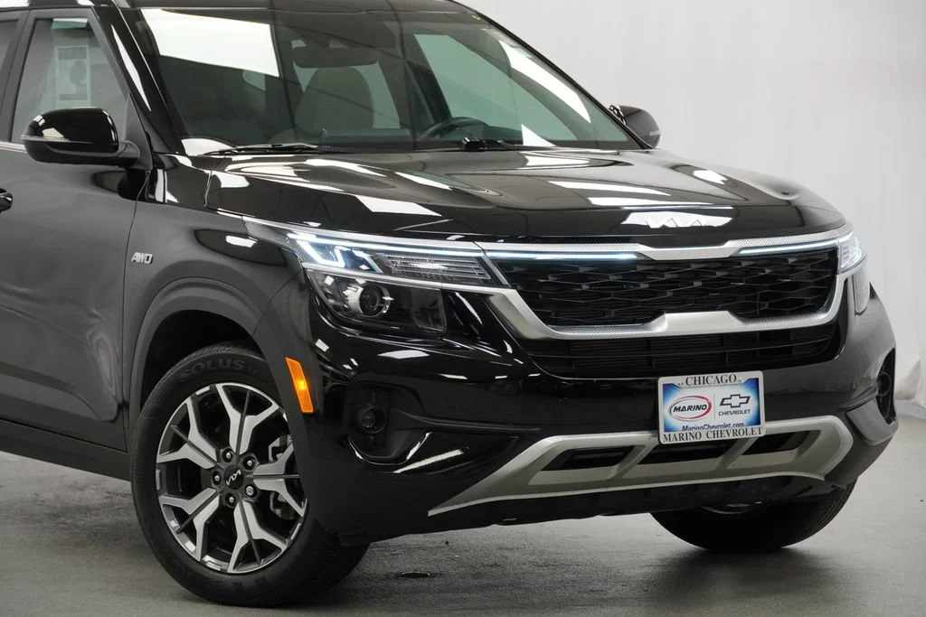 Used 2023 Black Kia EX image 9