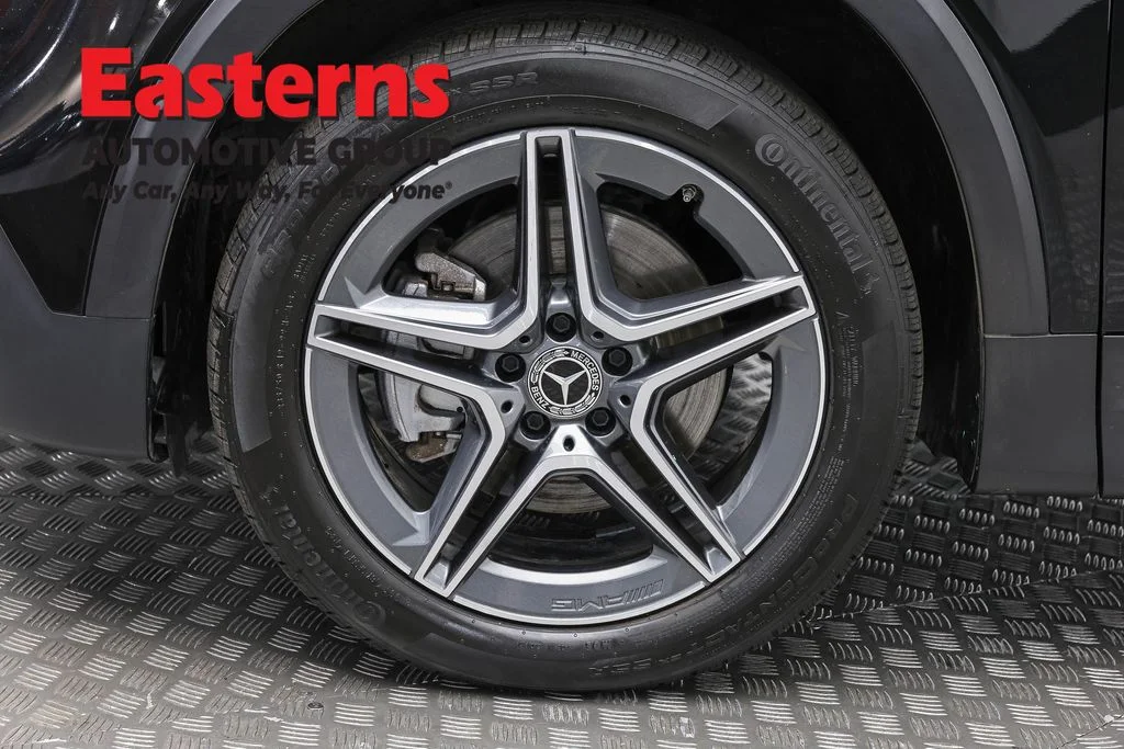 Used 2022 Black Mercedes-Benz GLB 250 image 31