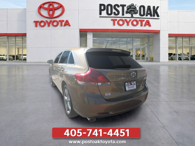 Used 2013 Gold Toyota LE image 4