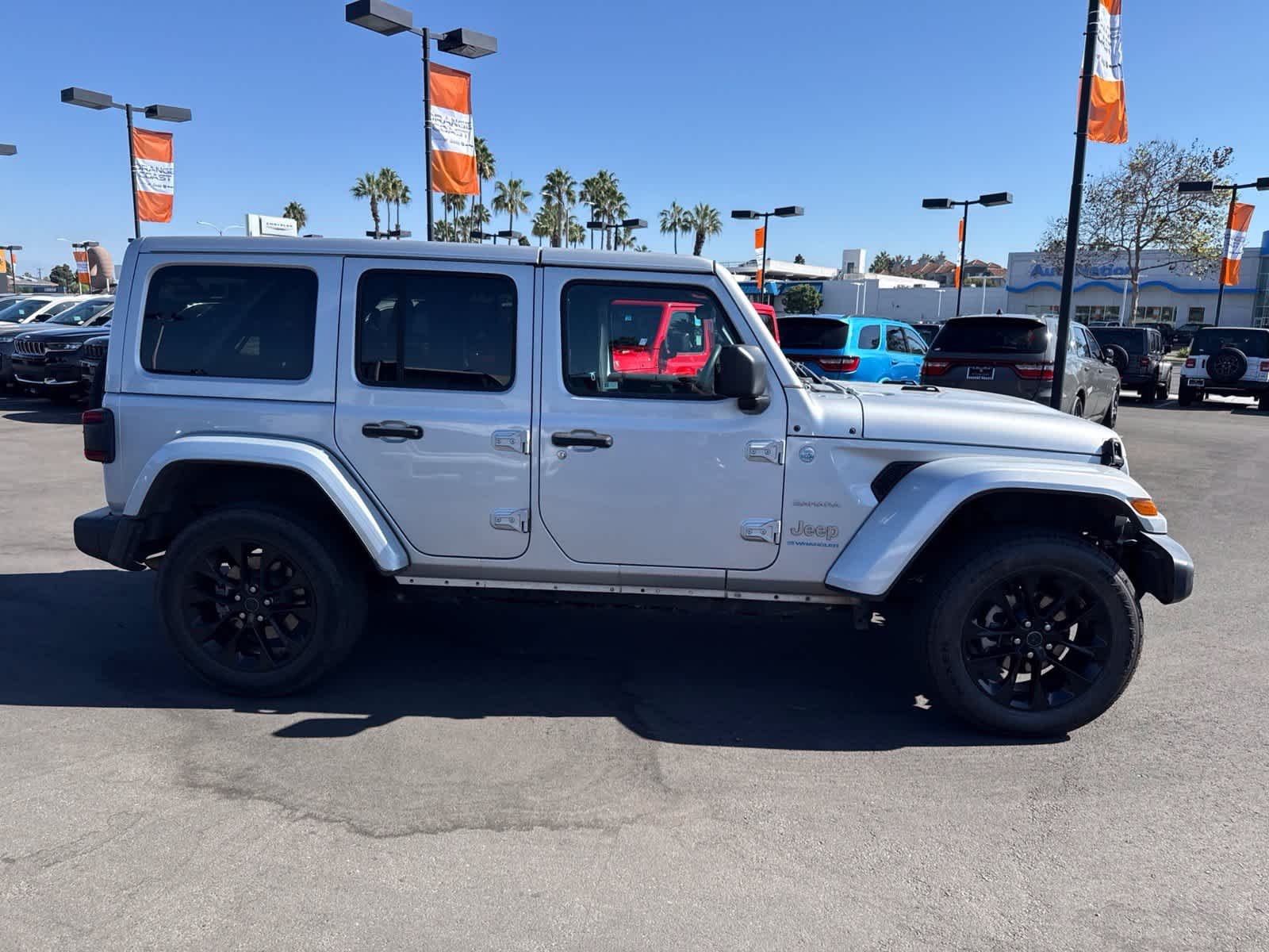 Used 2024 Silver Zynith Clearcoat Jeep Sahara image 13