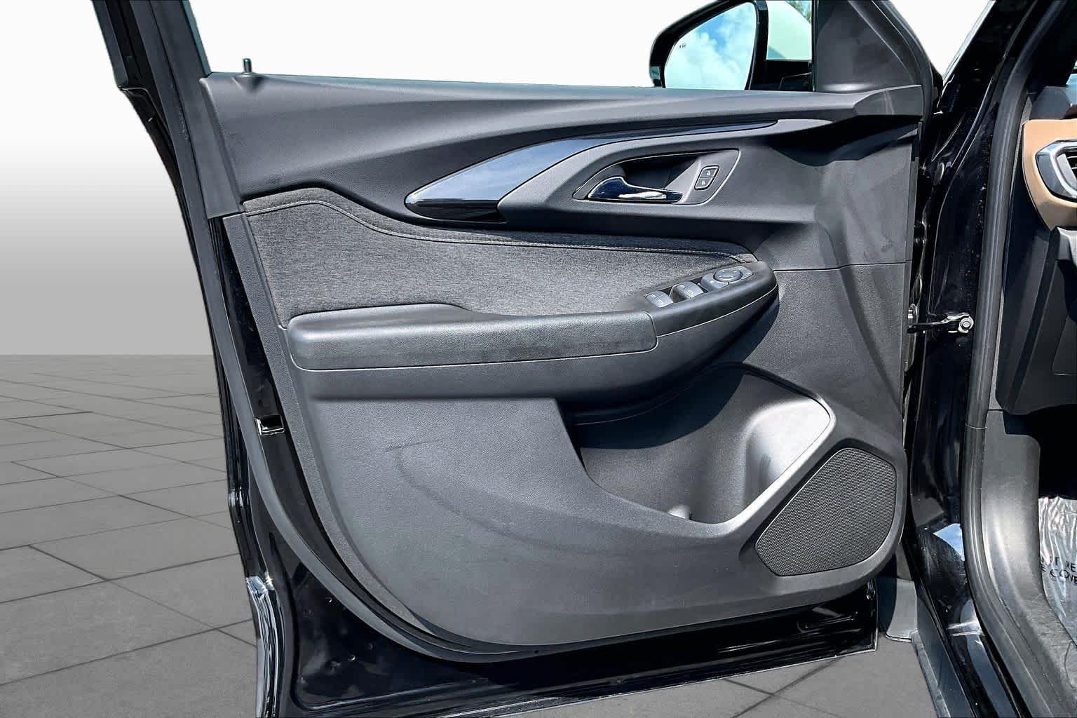 Used 2021 Mosaic Black Metallic Chevrolet ACTIV image 22