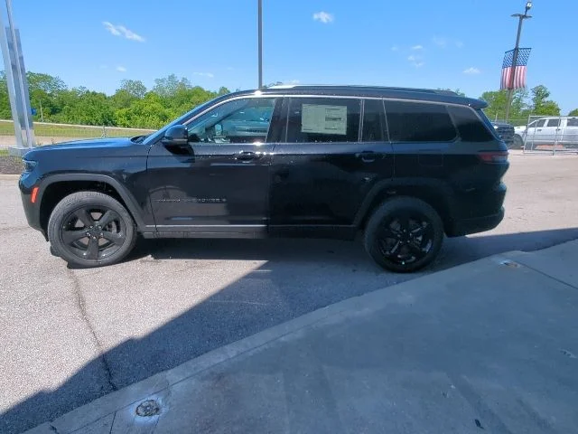 New 2026 Diamond Black Crystal Pearl-Coat Exterior Paint Jeep Limited image 34