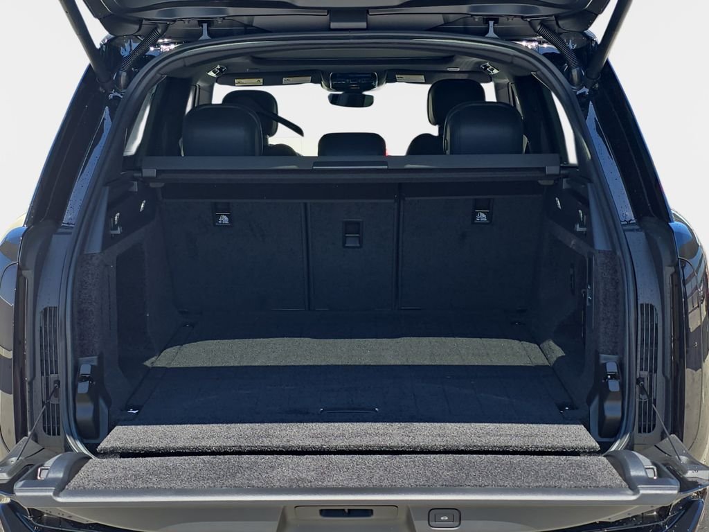 New 2026 Santorini Black Land Rover SE image 12