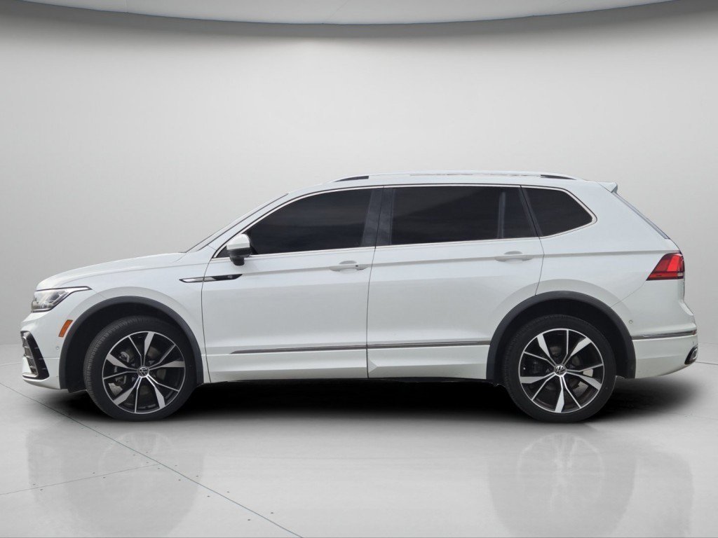 Certified Used 2022  Volkswagen 2.0T SEL R-Line image 24