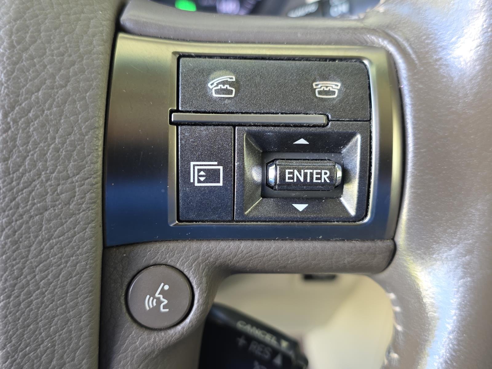 Used 2017 Silver Lexus 460 image 28