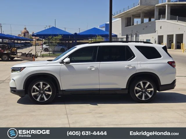 Used 2023 Platinum White Pearl Honda Touring image 4