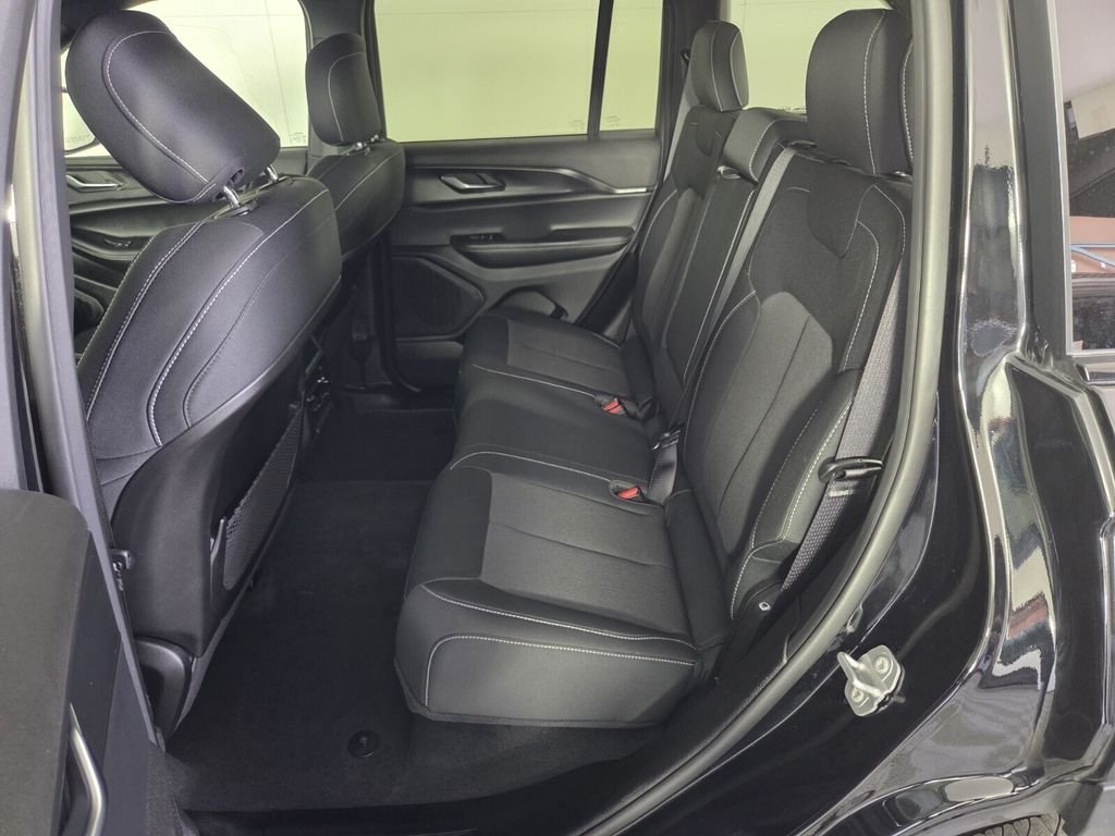 2025 Jeep Grand Cherokee Laredo - Photo 25